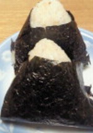 クリームチーズとおかかしょうゆおにぎり-レシピのメイン写真