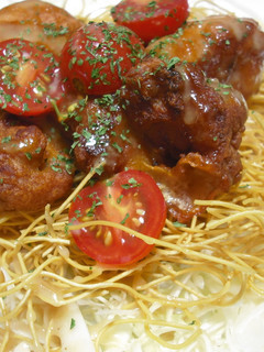 み~んな大好き唐揚げでパリ麺サラダ-レシピのメイン写真