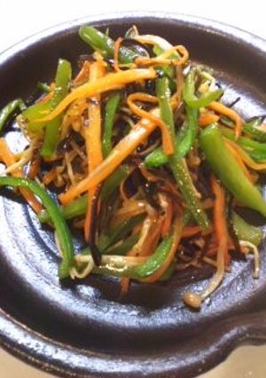 お弁当に☆人参とピーマンの塩昆布炒め-レシピのメイン写真