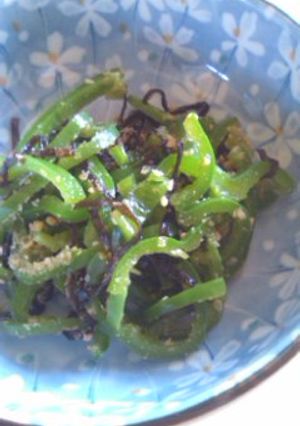 ノンオイル♪茹でピーマンの塩昆布あえ-レシピのメイン写真