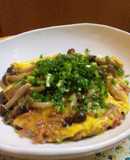 キノコと豚ミンチの玉子とじ丼