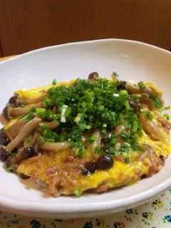 キノコと豚ミンチの玉子とじ丼-レシピのメイン写真