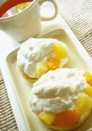 ヨーグルトクリームたっぷりのホットケーキ-レシピのメイン写真