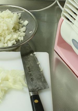 絶対涙が出ない！たまねぎの切り方♪-レシピのメイン写真