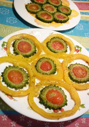 ゴーヤ、パプリカ、トマトで楽しく♪-レシピのメイン写真