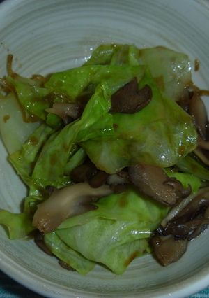 キャベツと舞茸の生姜醤油炒め-レシピのメイン写真