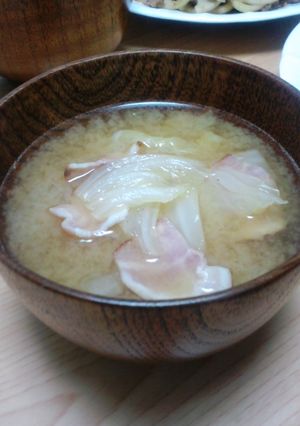 白菜とベーコンのお味噌汁-レシピのメイン写真