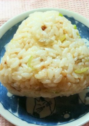 ザーサイの肉味噌風おにぎり-レシピのメイン写真