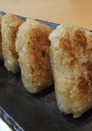 ﾄﾞﾚｯｼﾝｸﾞ de 和風焼きおにぎり-レシピのメイン写真