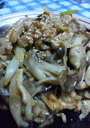 山盛りキノコと豚肉のピリ辛味噌炒め♪-レシピのメイン写真
