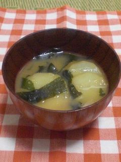 じゃがいもとわかめのお味噌汁-レシピのメイン写真