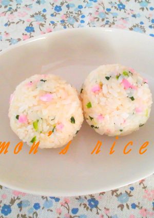 ✿かまぼこと小ねぎのコンソメおにぎり✿-レシピのメイン写真