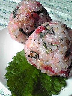 カリカリ小梅と青しその炒めおにぎり♪-レシピのメイン写真