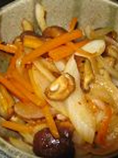 簡単!秋野菜:ニンジン、シイタケの炒め物-レシピのメイン写真