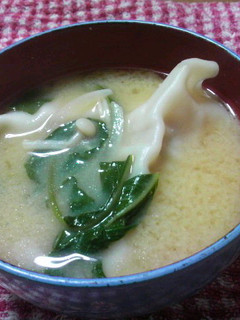 1度お試しあれ!餃子入りのお味噌汁★-レシピのメイン写真