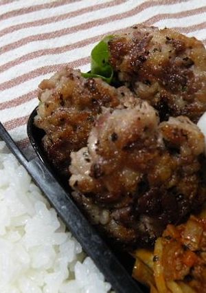 お弁当に★豚コマ切れ肉でバジルバーグ☆-レシピのメイン写真