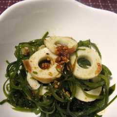 รูปของ 簡単　竹輪と切り昆布の食べラーぽんサラダ