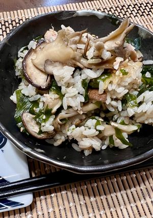 食物繊維たっぷり♪きのことツナのわかめごはん✨-レシピのメイン写真