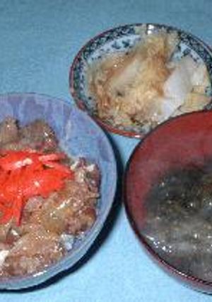 我が家の食卓☆手抜き編～♪牛丼、めかぶとおぼろ昆布のおすまし-レシピのメイン写真