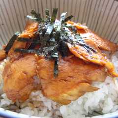รูปของ 紅茶鳥で胸肉もしっとり美味しいとりめし