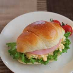 A picture of ロールサンド.