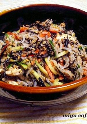こんにゃくとひじきの胡麻和えサラダ-レシピのメイン写真