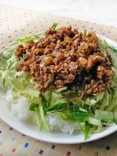 5分でハンバーグ丼!合挽き肉と玉ねぎ炒め-レシピのメイン写真