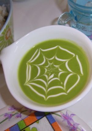 ハロウィン☆クモの巣グリーンピーススープ-レシピのメイン写真