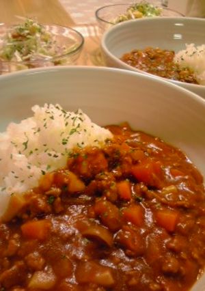 手早く！トマト缶とひき肉でカレー-レシピのメイン写真