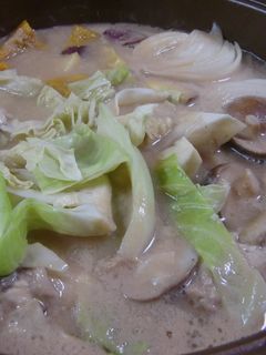 鶏手羽で☆白みそ仕立て チーズ鍋スープ。-レシピのメイン写真