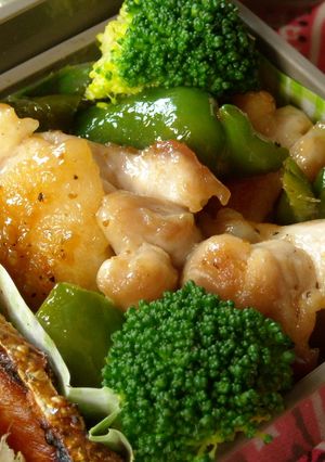 お弁当に♥鶏肉とピーマンのゴマドレ炒め-レシピのメイン写真