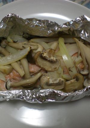 鮭と玉ねぎキノコの中華風ホイル焼き-レシピのメイン写真