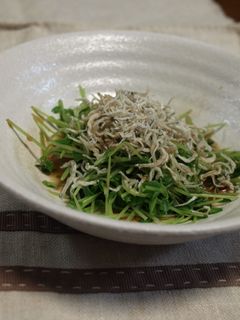 豆苗と かりかりじゃこの和え物。-レシピのメイン写真