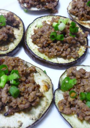 食欲そそる！丸ナスの肉味噌のせ-レシピのメイン写真