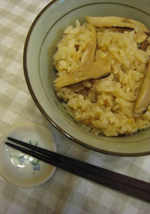 秋の味覚。松茸の炊き込みご飯-レシピのメイン写真