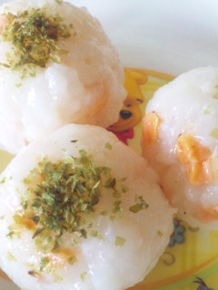 離乳食 秋鮭のコロコロおにぎり♪-レシピのメイン写真