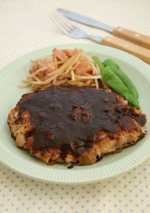 育ち盛りの家庭に☆節約メガ！ハンバーグ！-レシピのメイン写真