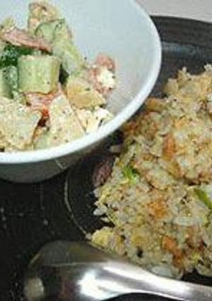 チーズのサラダ付き♪梅納豆炒飯-レシピのメイン写真