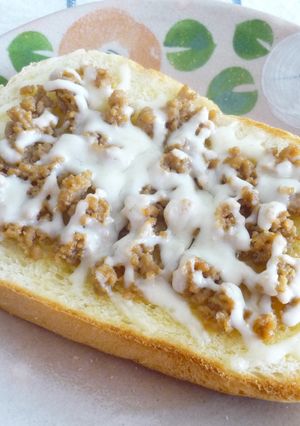鶏そぼろのトースト-レシピのメイン写真