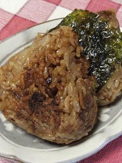 残り物の炊き込みご飯で焼きおにぎり-レシピのメイン写真