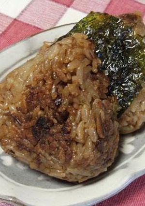 残り物の炊き込みご飯で焼きおにぎり-レシピのメイン写真