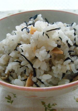 ひじきと鮭のご飯♡-レシピのメイン写真