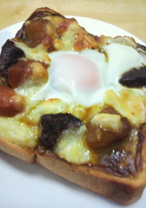 ゆうべのカレーで♪半熟玉子の朝カレーパン-レシピのメイン写真
