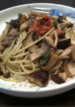 秋の味覚キノコと鶏のバジルソースパスタ-レシピのメイン写真