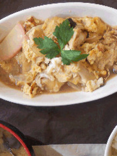 給食の味?かまぼこ入り親子丼-レシピのメイン写真