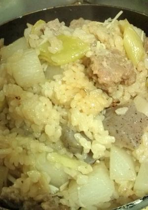 フライパンで肉団子入り和風炊き込みご飯-レシピのメイン写真