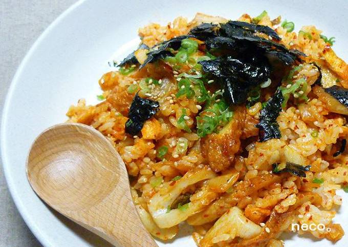 簡単☆ちくわと油揚げのキムチ炒飯 by neco