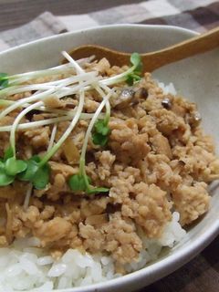 1人ご飯に♪簡単そぼろ丼♪-レシピのメイン写真