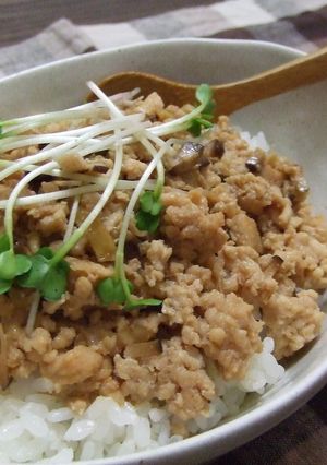 １人ご飯に♪簡単そぼろ丼♪-レシピのメイン写真