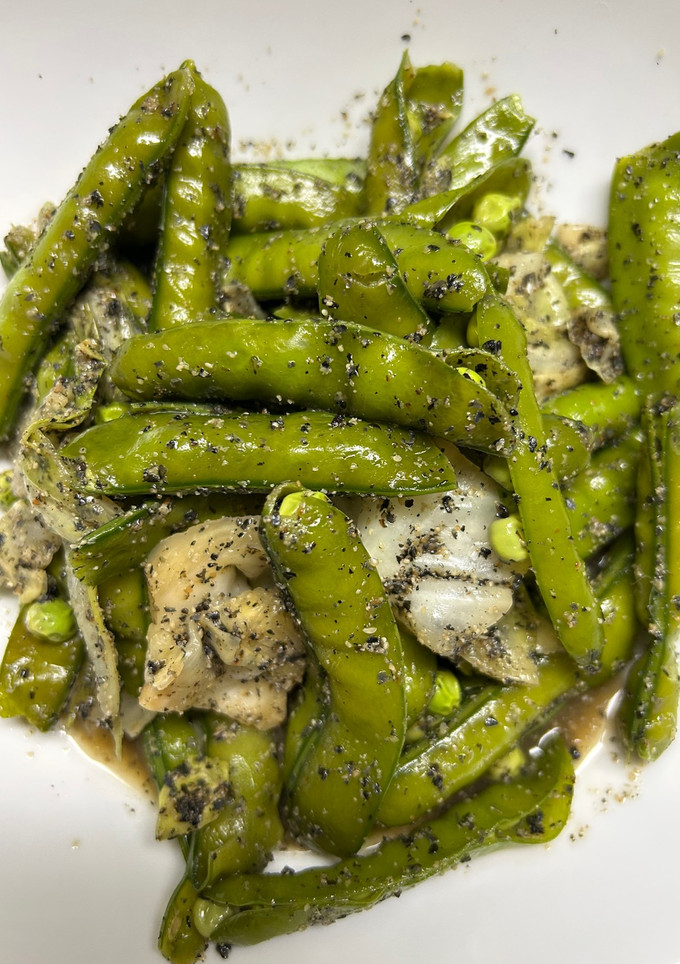 えんどう豆とキャベツの黒胡麻和え-レシピのメイン写真